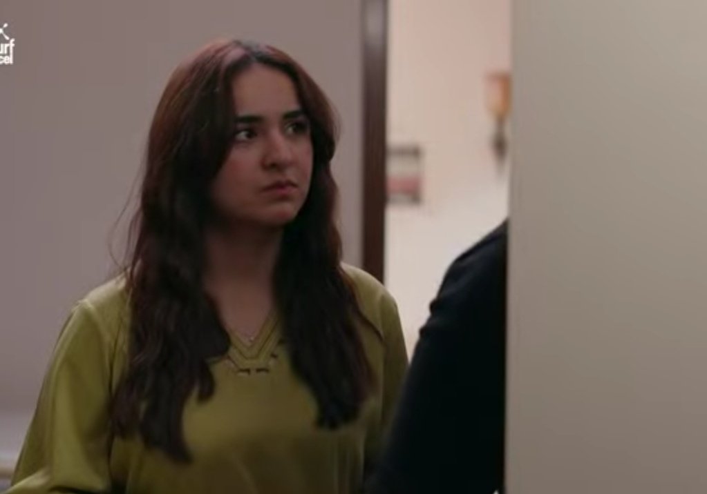 lookatthestar03's tweet photo. Rumi 's reaction ππ
cutie π₯Ίn then Evil πΏ.
Finally! Yumna 's romance talent used here π.
ZURAIZ please be serious Guy, say the Truth π.
#YumnaZaidi #HamzaShoail #DekhZaraPyaarSe https://t.co/zMo9ITgpiI