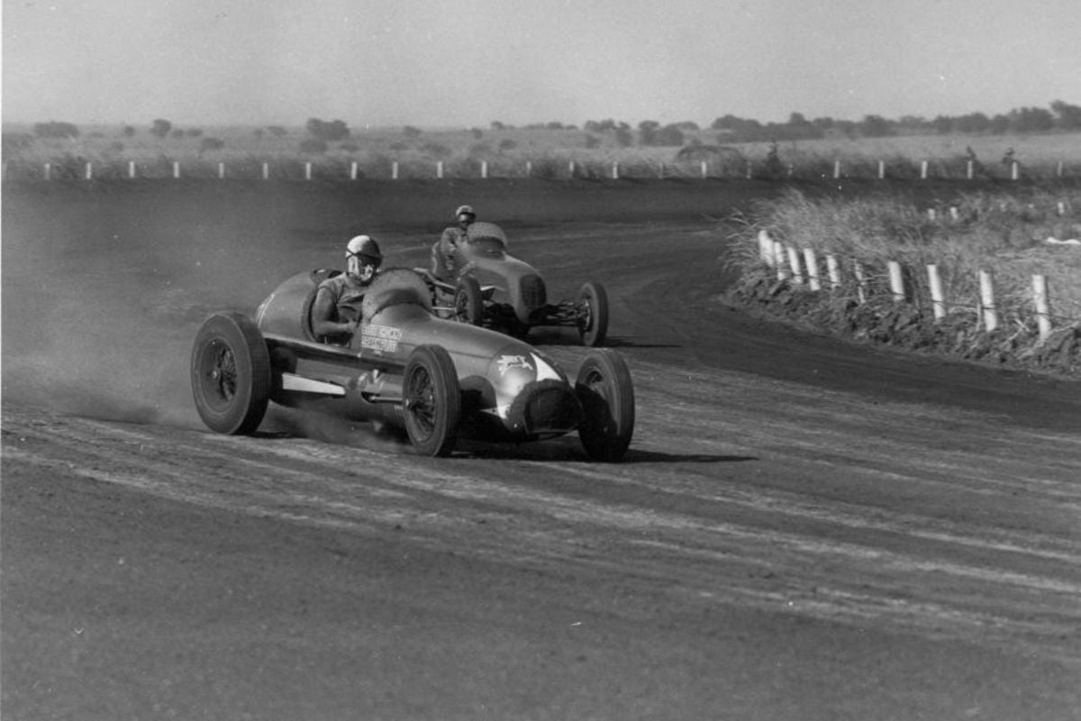 UTArlington's tweet image. 🏁As @IndyCar rolls into @cityofarlington in a week, did you know open-wheel racing has a deep-rooted history here? @utalibraries presents the mini-exhibit: Uncovered Speed: The Legacy of Open-Wheeled Racing in Arlington. Check it out through March 16! #Indy