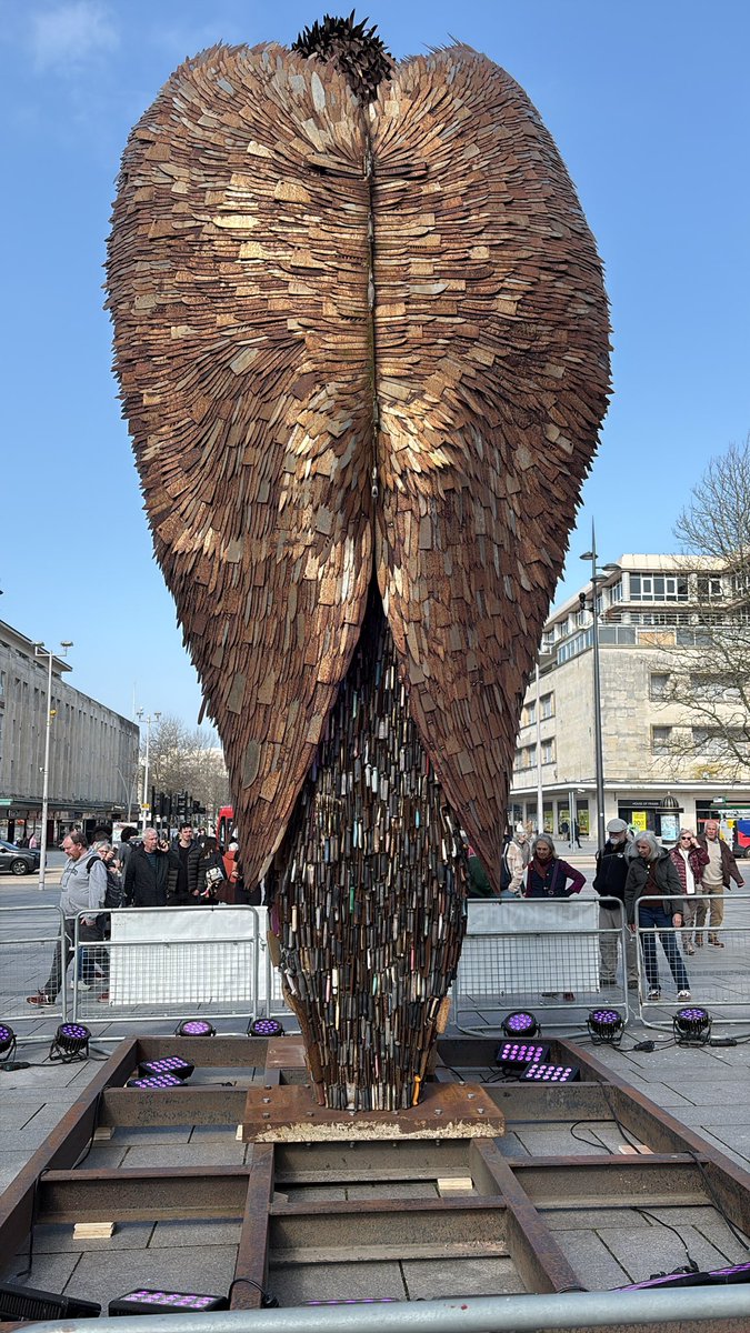 valsy2002's tweet photo. The #knifeangel which is in Plymouth at the moment is phenomenal and thought provoking. Made from thousands of knives which were handed in across 43 constabularies during an Amnesty. So sad but beautiful https://t.co/EpHmXTwwOj
