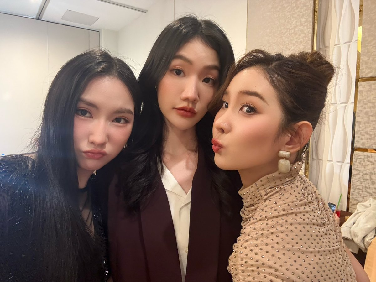 สมุนของคุณระฟ้า 😎

MY ONLY SUNSHINE EP2
#ตะวันระฟ้าEP2