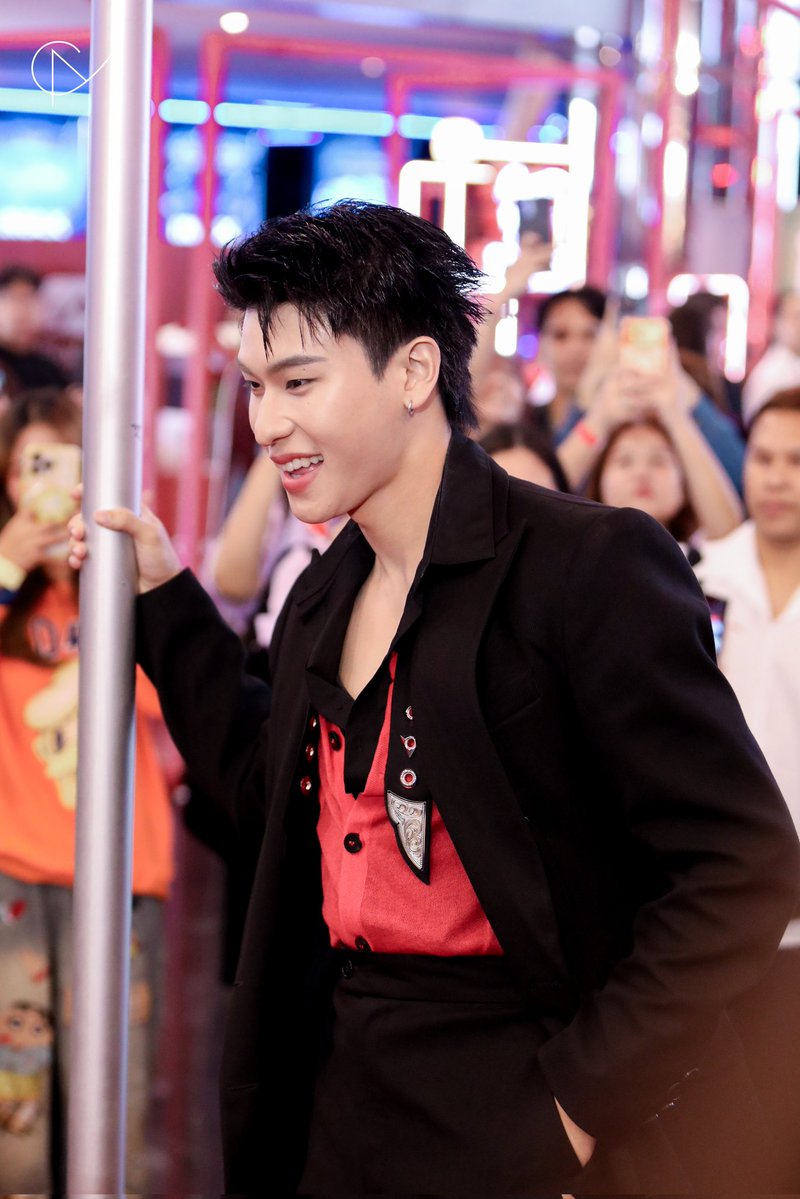 “ออฟโรด กันตภณ” ในงาน “GIRL FROM NOWHERE THE RESET GALA PEMIERE”😈😏 

OFFROAD GFNW AT SIAM PARAGON 

#ออฟโรด #offroadKTP
#GFNWTheResetGala
#เด็กใหม่TheReset #เด็กใหม่ #GirlFromNowhereTheResetก