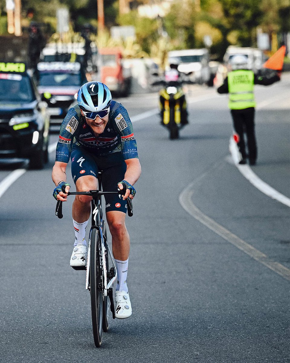 soudalquickstep's tweet photo. Trofeo Laigueglia 𝙆𝙊𝙈 𝙋𝙧𝙞𝙯𝙚 after a 175km breakaway. Chapeau, @LouisVervaeke. 👏🏼💐

▸ Read more: https://t.co/0lnk48euM5

#TheWolfpack I @GettySport https://t.co/Ic6fAN3T4c