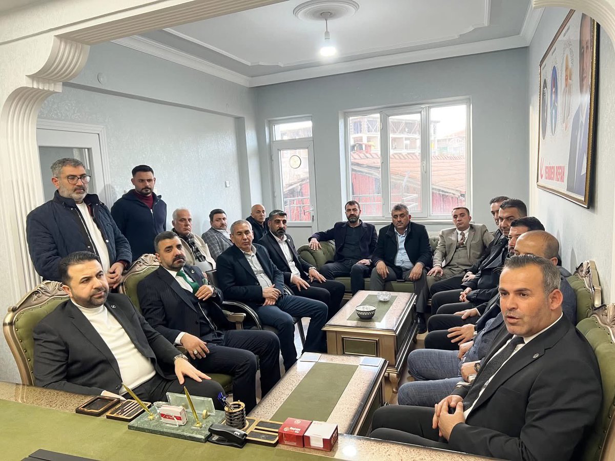 BurhanKILIC_44's tweet photo. Genel Başkan Yardımcımız Genel Muhasip Ve Mali İşler Başkanı Şükrü Yılmaz il başkanlığımızı ziyaret ettiler. 

Teşkilatlarımızın çalışma performansını ve gelecek hedeflerimizi masaya yatırdığımız bu buluşmada; Millî Görüş davasına olan sarsılmaz inancımızla, hedeflerimize Genel Başkanımız Dr. Fatih Erbakan liderliğinde doğru emin adımlarla yürüme kararlılığımızı perçinledik.

Ziyaretlerinden dolayı Genel Başkan Yardımcımıza teşekkür ediyoruz.

@erbakanfatih @nureddingul @rprefahpartisi @rpsukruyilmaz @mehemmed19 @CengizzorYRP @mstszgn @ozvatan_ahmet