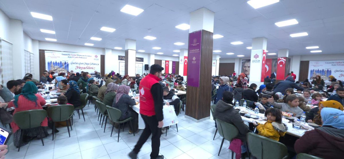 🌙 Emanetin Elçileri Ramazan Boyunca Aynı Sofrada Buluşuyor

Gaziantep Vakıflar Bölge Müdürlüğü olarak Ramazan’ın 14. gününde de gönül soframızda vatandaşlarımızla bir araya geldik.

📍 Ökkeşiye İmareti – Gaziantep
📍 Klas 2 Düğün Salonu – Kilis
📍 Yunus Emre Camii (Necip Fazıl