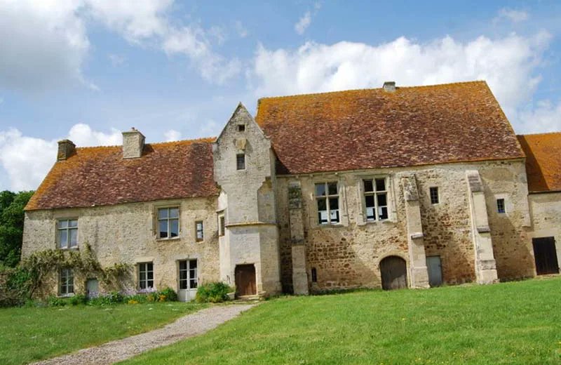 ThereseBaillard's tweet image. Le #manoir de la Baronnie est situé à Boischampré dans l’#Orne en #Normandie. C’est un ancien prieuré et ancien tribunal d'Ancien Régime, construit au XIe siècle et remanié aux XVe et XVIème siècles. Les façades et les toitures sont inscrites au titre des MH depuis mars 1972.