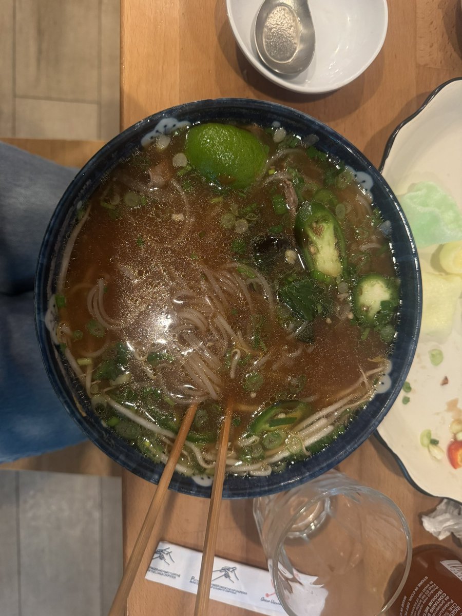 lustx4life's tweet photo. what the pho https://t.co/nhk1rvxqzL