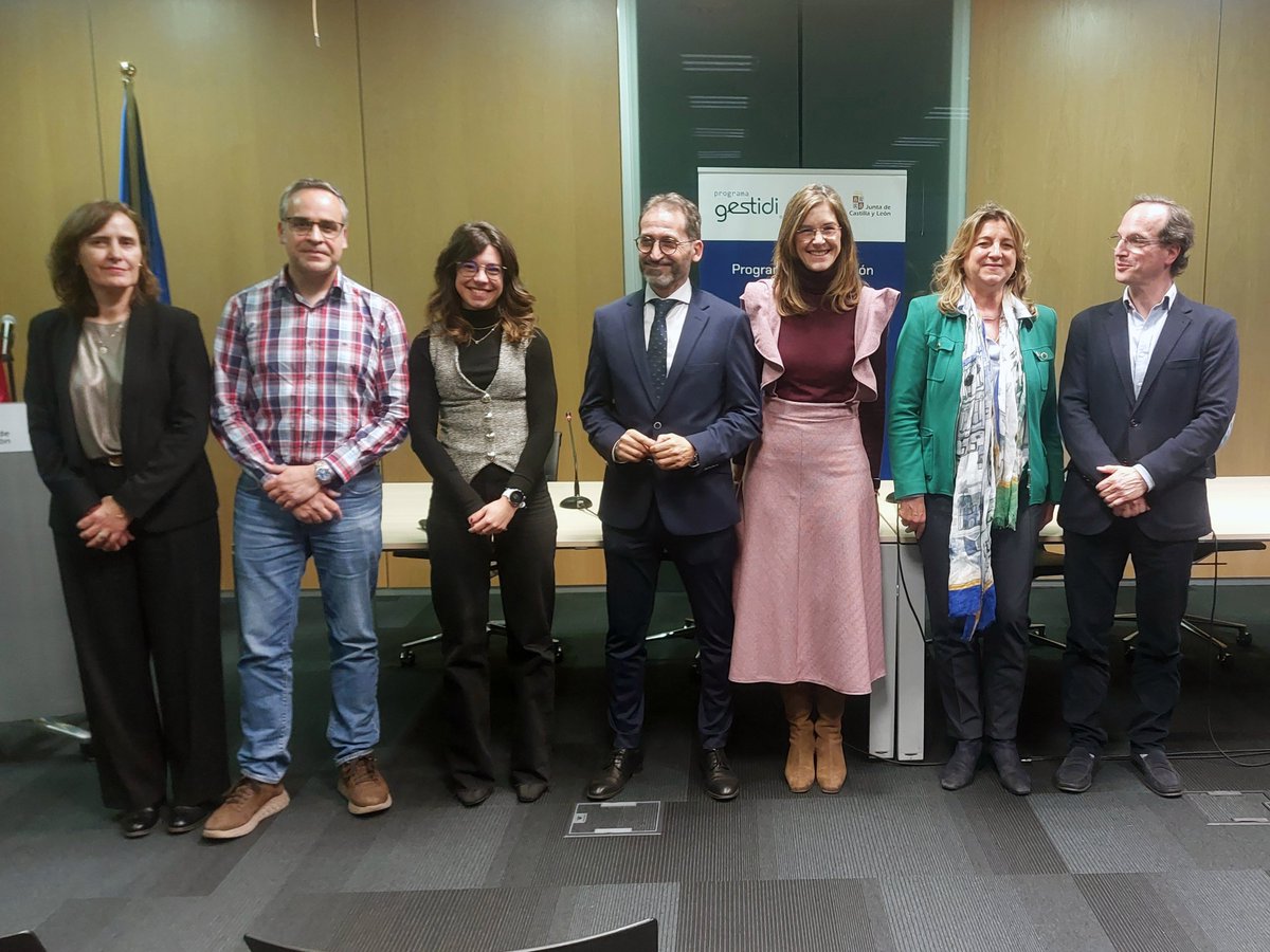 Escuela de Negocios CEU Castilla y León tweet media