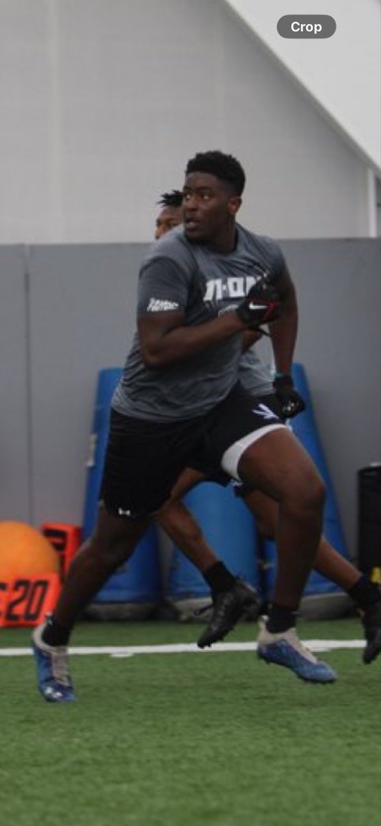 L a R o n || M o o r ę tweet media