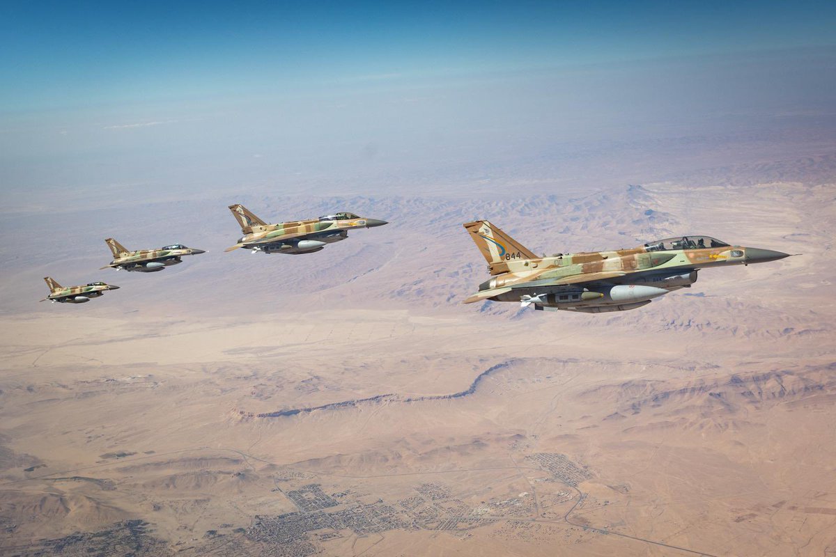 IAFsite's tweet photo. תמונות שלא יכולנו להשאיר רק לעצמנו: 
תיעוד ראשון מהאוויר, מטוסי ה"סופה" (F-16i) של חיל-האוויר בדרכם לתקיפה באיראן https://t.co/E1mKgjJ5jH