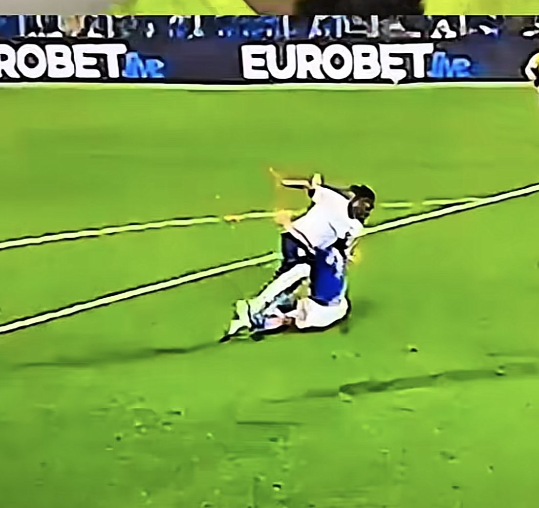 Comunque questo è calcio di rigore. Poi…. Tant’è