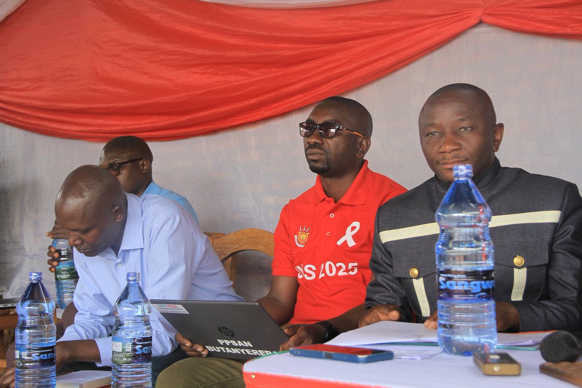 PButanyerera's tweet image. 1/8 #Burundi: Dans le cadre de la tournée administrative couvrant les 102 zones de la @PButanyerera, le Gouverneur de province Gén Bde Pol Victor Segasago a entamé, ce mardi 03 mars 2026, une mission de terrain dans les zones de Nyagisozi, Busoni et Gisenyi en commune #Busoni.