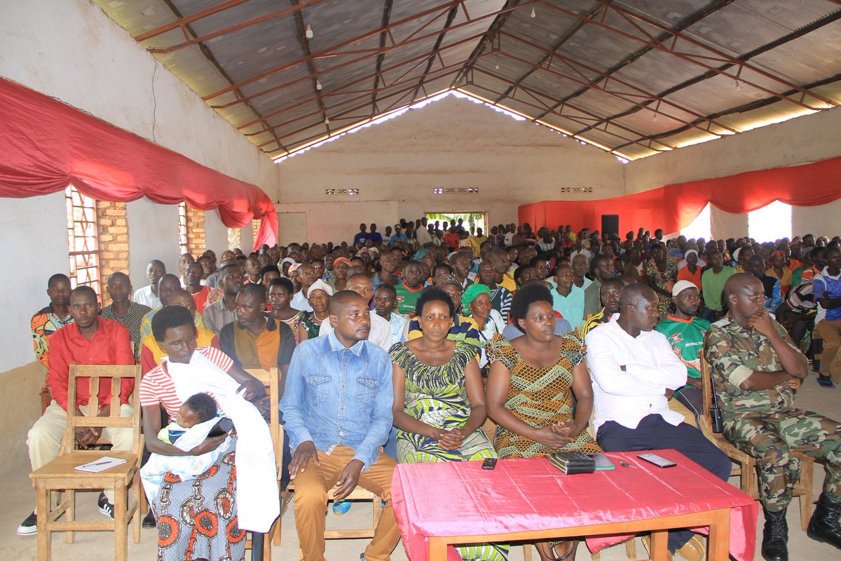 PButanyerera's tweet image. 1/8 #Burundi: Dans le cadre de la tournée administrative couvrant les 102 zones de la @PButanyerera, le Gouverneur de province Gén Bde Pol Victor Segasago a entamé, ce mardi 03 mars 2026, une mission de terrain dans les zones de Nyagisozi, Busoni et Gisenyi en commune #Busoni.