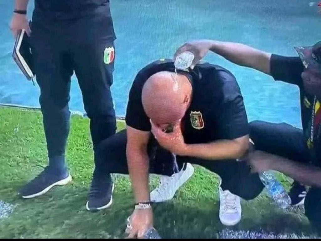 RayzSar's tweet image. The gap between second and third is too big bro,
If we don't win the league,we will finish second again 😭