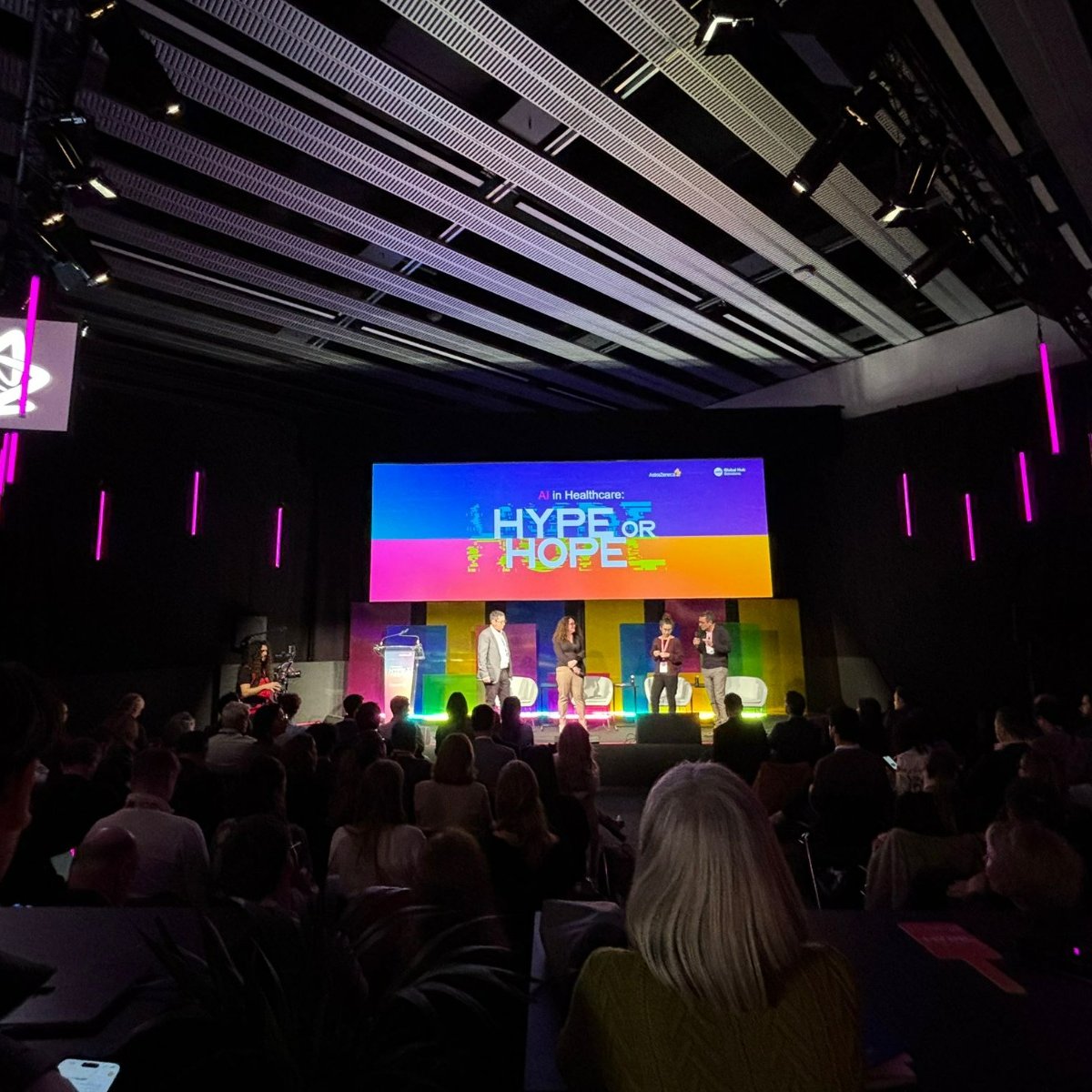 AstraZeneca España tweet media