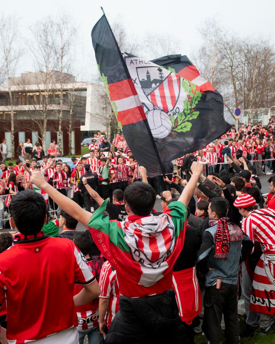 AthleticClub's tweet photo. ❤️🤍 

❤️‍🔥 Bixotza suten! 

#RealSociedadAthletic 🏆 #AthleticClub 🦁 https://t.co/4DyUtIvWRw