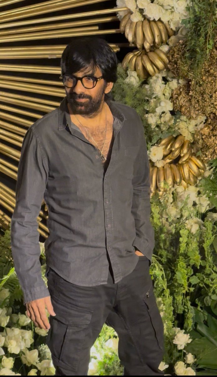 chakravarthi__'s tweet photo. Offline looks 
#RaviTeja >>>>>>>>>> any Tfi hero https://t.co/7VnwrOUujU