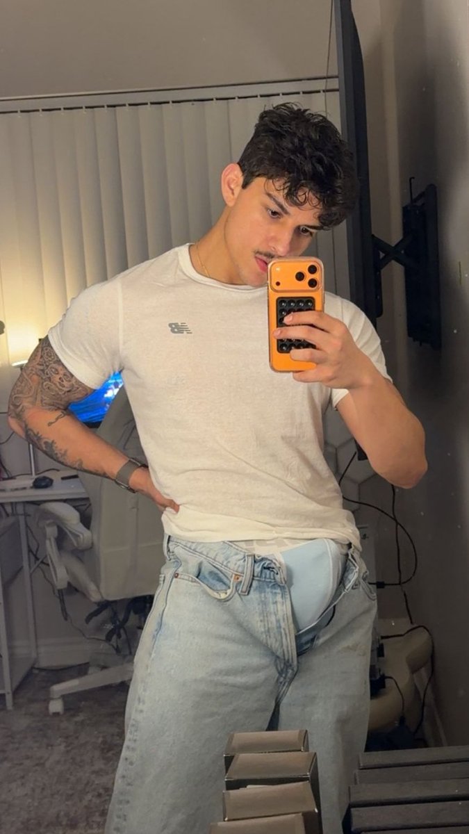 Chris tweet media