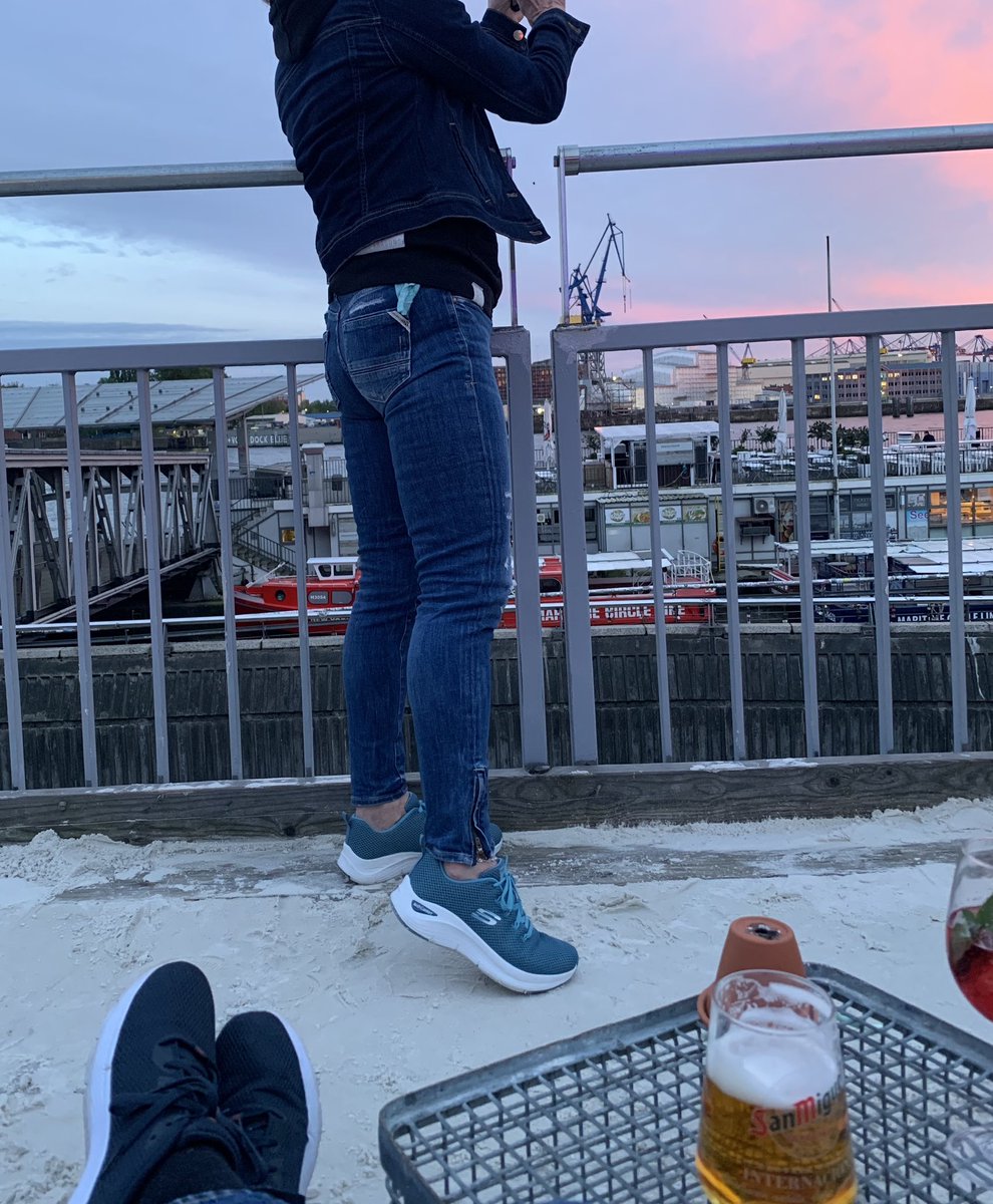 Ich bin nicht zu klein!
Der Zaun ist zu hoch!
Und der Kerl ist doof! 
So!