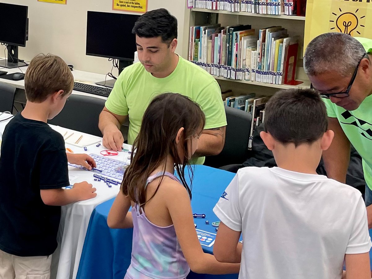 HIElectricLight's tweet image. This past Sat, 2/28, our employees on Hawaii Island celebrated #NationalEngineersWeek at the NASA@My Library Engineering Bash, hosted by @HSPLSHI_HIgov! Our volunteers enjoyed sharing with the community about their roles in engineering and hosting fun activities about electrical