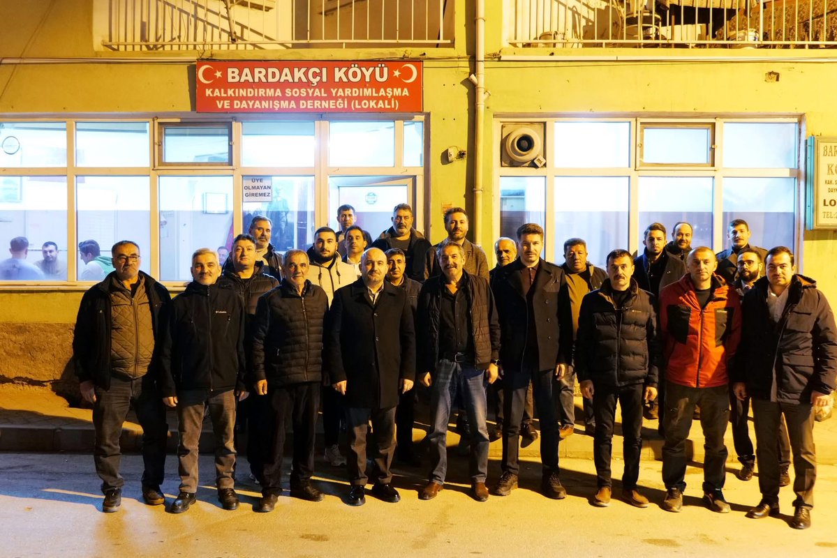 Akparti il başkanımız Gürhan Albayrak ve Odunpazarı ilçe başkanımız Mustafa Kemal Bandırma ile teravih sonrası Bardakçı Köyü Kalkındırma Sosyal Yardımlaşma ve Derneği’nde hemşerilerimizin sohbetine ortak olduk.