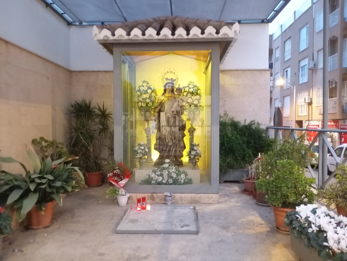 ERMITA DE LA VIRGEN DEL CARMEN/VIATOR /ALMERÍA/Construida recientemente, fue inaugurada el 15 de Julio del 2009 con un diseño más moderno, q no se corresponde con la antigua ermita ubicada justo al lado. Esta nueva Ermita se ha desplazado unos metros de su ubicación original