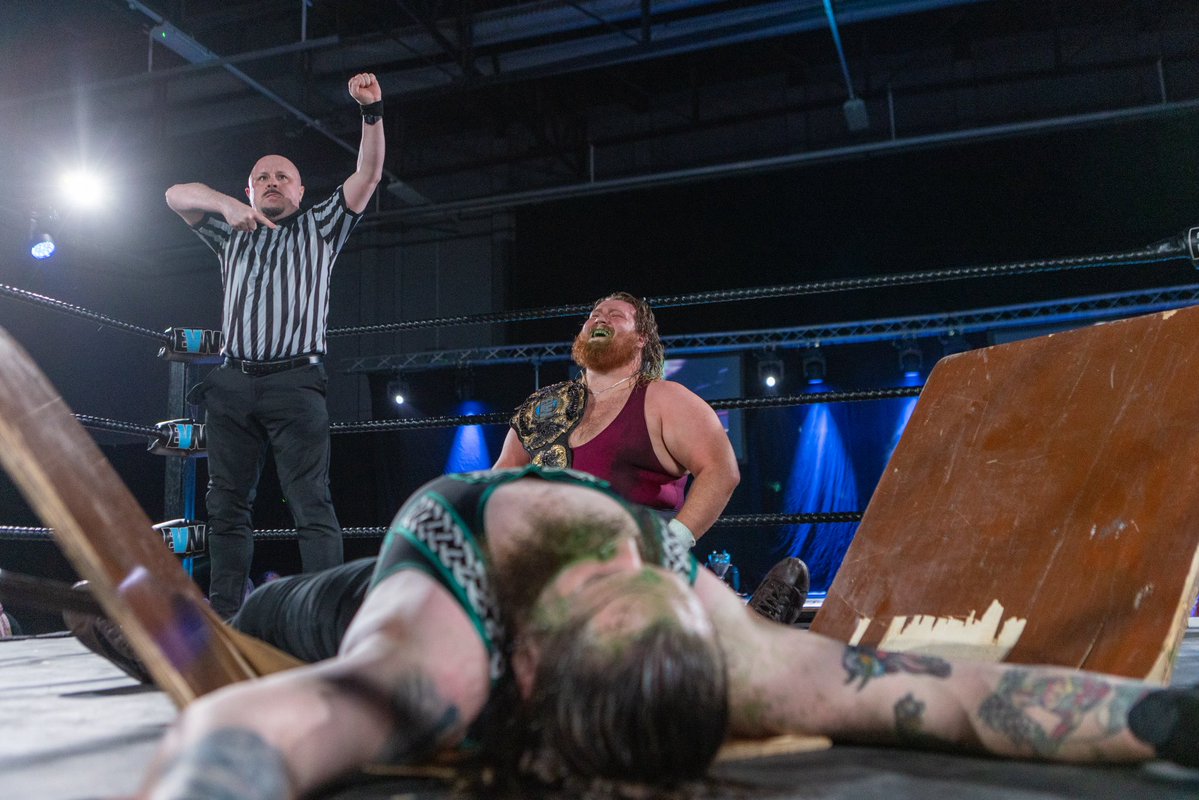 Liam Jones • リアム・ジョーンズ tweet media