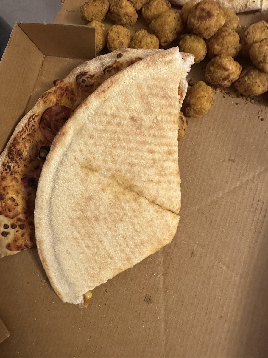 ozer3's tweet photo. @DominosTR bu kadar kılı bir araya getirmek için pizzaların berberde yapılıyor olması lazım,yaşanan durum için çözüm aramak yerine “Trendyol iadenizi sağlamış”nasıl bir vurdumduymazlık @saglikbakanligi https://t.co/RwHIFdiAzb