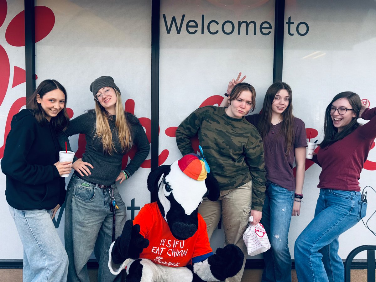 CFAWestValley's tweet photo. The Cow LOVES meeting new friends 💕

Come stop by soon, because we can't wait to serve you!!🐄
.
.
.
.
#eatmorechicken #itsourpleasure #chickendinner #hungry #community #westvalley #cfawestvalley #utah https://t.co/8zw1qq9UkA