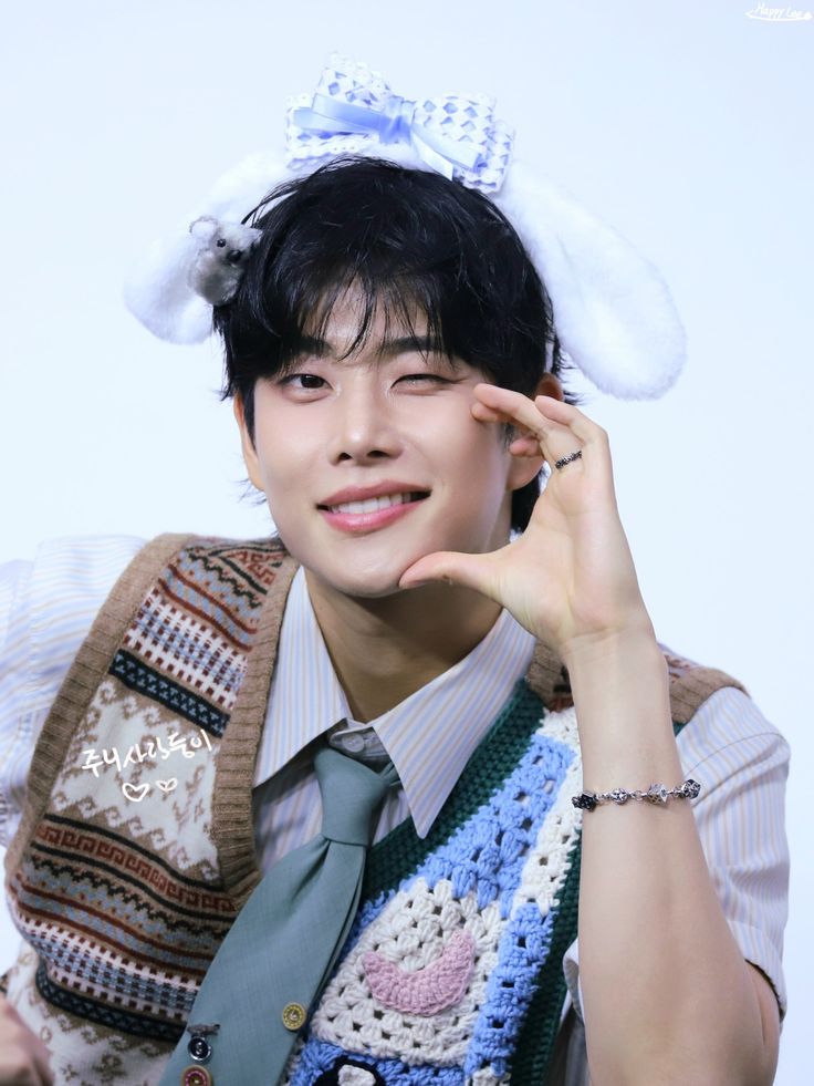 Irisk1309's tweet photo. @MJ_offcl @jp_offclastro Happy Birthday 🎂 Mj, I hope this day is full of blessings for you. Have a wonderful time with the people who love you. Take good care of yourself and sending a big hug from afar 💜🥰
#HAPPYMJDAY #엠제이
#아스트로 #ASTRO https://t.co/24uHKzvbNB