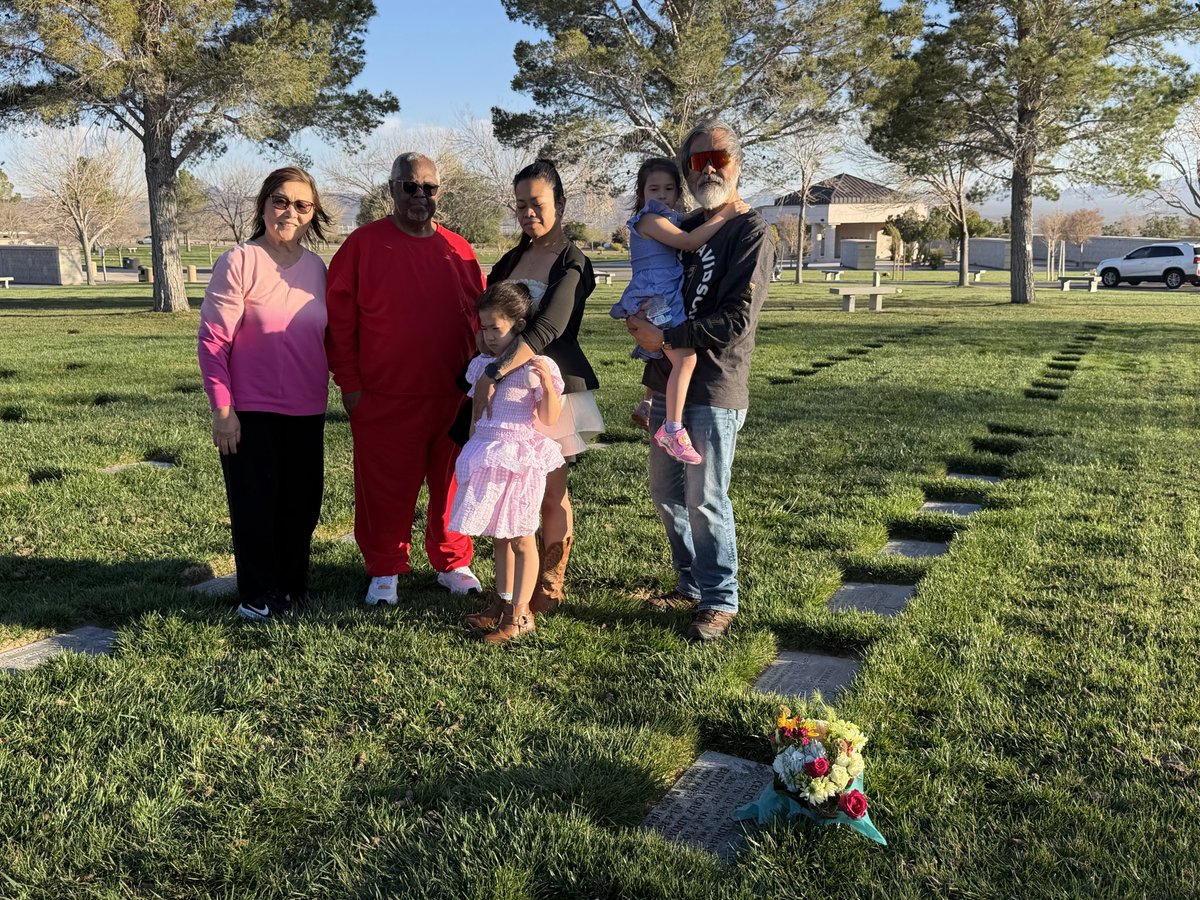 GOLDREALTOR's tweet photo. Family Endures and Keeps Loved One’s Memories Alive #dad #family #veteran #Memories  #love https://t.co/4OxJSIkj0D
