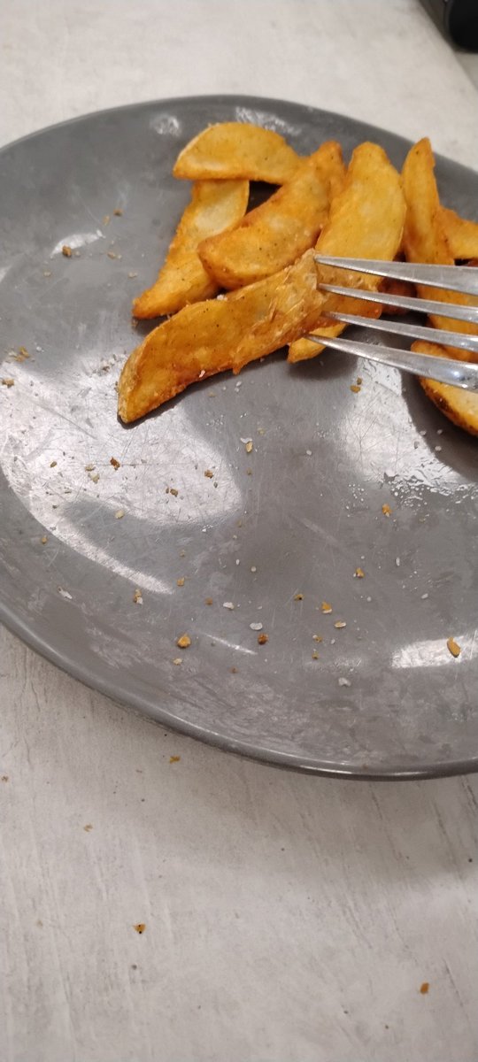 ETweeter69's tweet photo. love me some college food https://t.co/XUiQk6Yhs5
