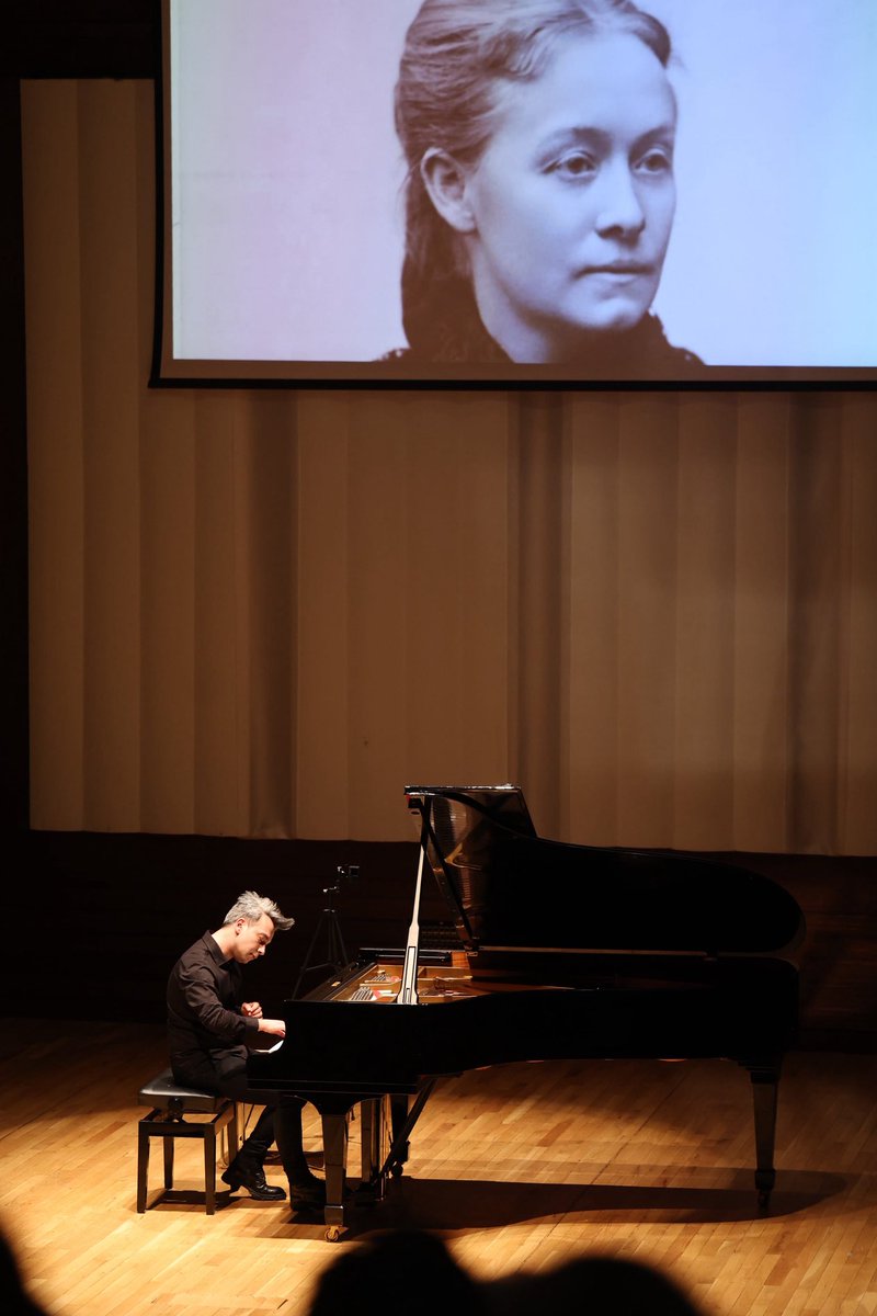 CeyhanDengin's tweet photo. Dün akşam Ahmed Adnan Saygun Sanat Merkezi’nde “Piyano’nun Kadınları” konserinde salonu dolduran, ilgisini eksik etmeyen tüm İzmirli sanatseverlere çok teşekkürler.
İzmir’de çalmak her zaman büyük mutluluk… https://t.co/TlFwHHQSJI
