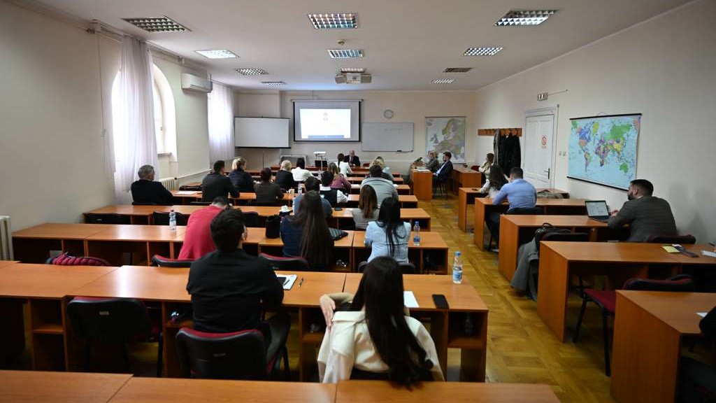 Генерални секретар Министарства спољних послова Републике Србије Душан Козарев <a href="/DKozarev1984/">Душан Козарев / Dusan Kozarev</a> одржао је данас предавање полазницима Дипломатске академије Министарства спољних послова, у оквиру курса Међународни односи и спољна политика Републике Србије.

Козарев је представио