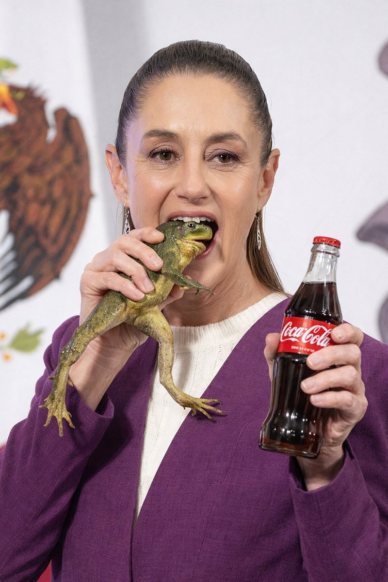 Los sapos se disfrutan mejor con una Coca Cola bien fría. 🤣🤣🤣🤣🤣