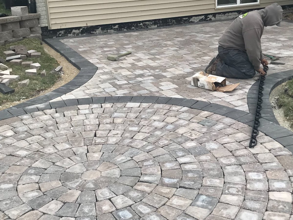 BrilliantBorder's tweet photo. Upgrade your outdoor space with a stunning paver patio! 😎 Built for beauty and durability, each design is crafted to fit your style.

📞 Call (515) 303-0991 to schedule your patio installation today!

https://t.co/c7EyVLfflI https://t.co/B8l9SjnZmQ
