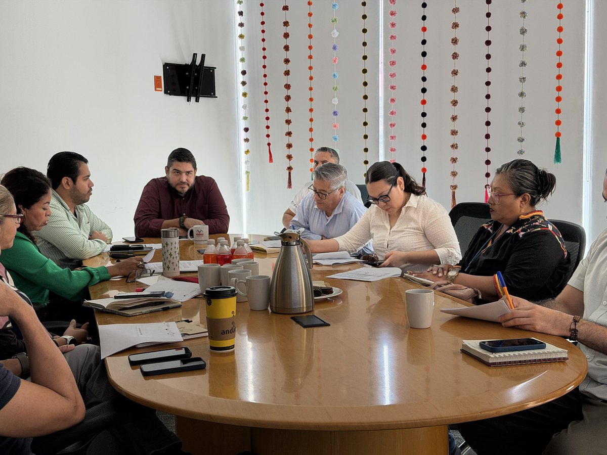 ¡Feliz miércoles, ombligo de semana!

Seguimos avanzando con reuniones de trabajo junto a enlaces del Gabinete Ampliado para fortalecer el Programa de Implementación de la Política Estatal Anticorrupción.

Estamos en sintonía con la #NuevaERA que impulsa el gobernador