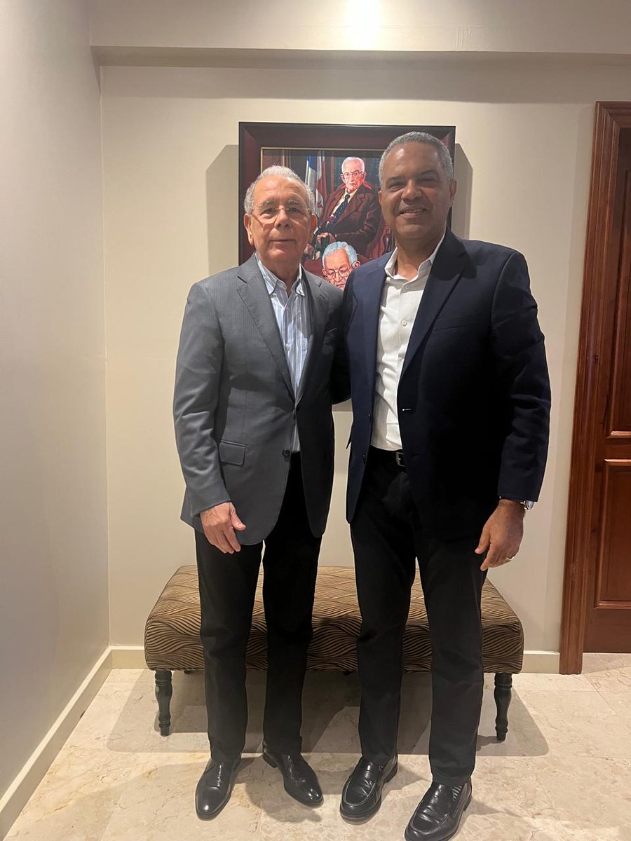 Fortaleciendo nuestro compromiso con el <a href="/PLDenlinea/">PLD</a>, con el liderazgo de su presidente <a href="/danilomedina/">Danilo Medina</a> y, sobre todo, con el futuro de nuestro país.
Seguimos trabajando con unidad, responsabilidad y visión, siempre del lado del pueblo y del progreso del pais. #RepublicaDominicana