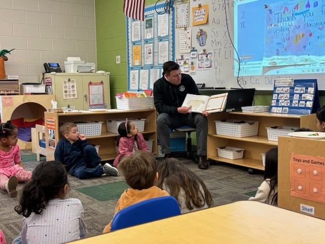 A huge thank you to Ryan Mackenzie for stopping by our classroom at Jaindl Elementary School to read with our students! We truly appreciate you taking the time to encourage our young learners on their reading journeys. 📖💙

#ReadAcrossAmerica #JaindlElementary <a href="/RepMackenzie/">U.S. Congressman Ryan Mackenzie</a>