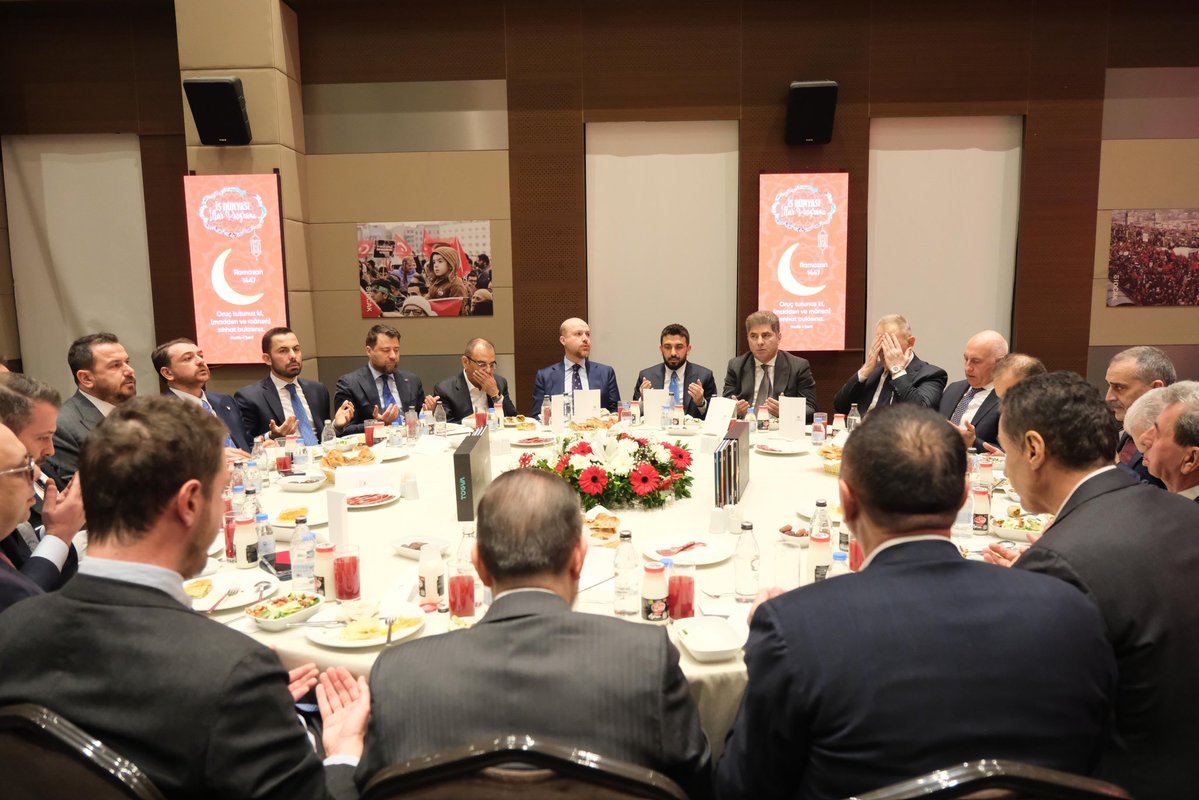 📍Tügva Genel Merkez | İş Dünyası İftar Programı

Yüksek İstişare Kurulu Üyemiz Sn. N. Bilal Erdoğan’ın teşrifleriyle Ramazan'ın bereketini, gençlerimize inanan kıymetli iş insanlarımızla iftar soframızda paylaştık.
Gönül birliğimizle ülkemizin dört bir yanındaki öğrencilerimizin