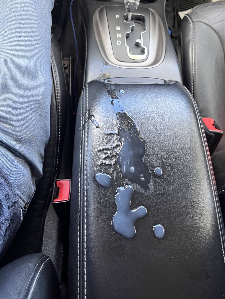 When you’re busy at work but your buddy stops by and leaves a gift for you. #cumtagging #carplay