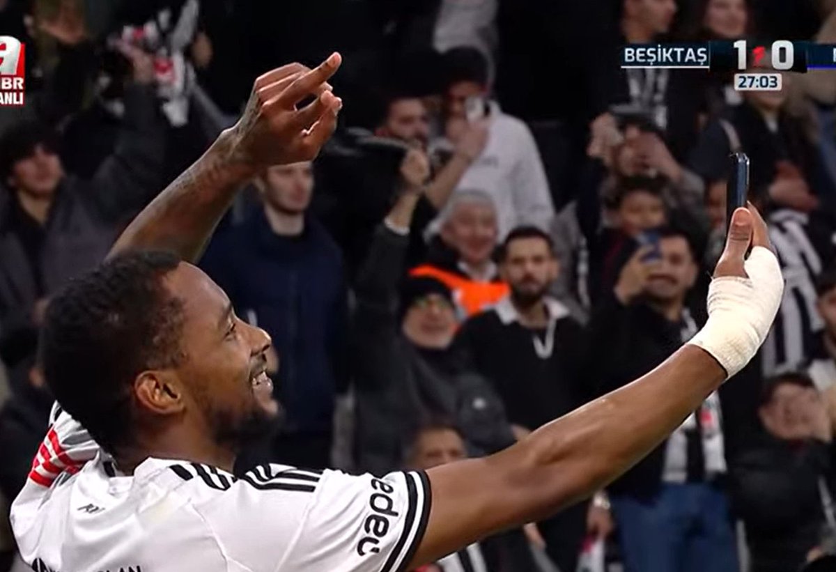 Besiktaspor1903's tweet image. Acil şekilde Murillonun selfie fotoğrafını bekliyoruz meraktan ölcez 
#BJKvRİZ