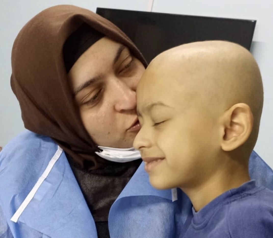 Kemik kanseri ile mücadele
ederken aylarca anne diye
ağlayan Yusuf Kerim'i unutmadık..

Yusuk Kerim'in vefatından
sonra anne tekrar cezaevine götürüldü ..

BitenHayatları Unutmadık

#Çatlı #GFKvFB #füze