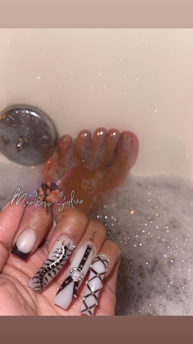 sensualsolee's tweet photo. It’s WEDNESDAY loser . Kneel and send Mistress her money ! No need for you to have it when it looks better with me ! 

Findom https://t.co/jecAvIxiok