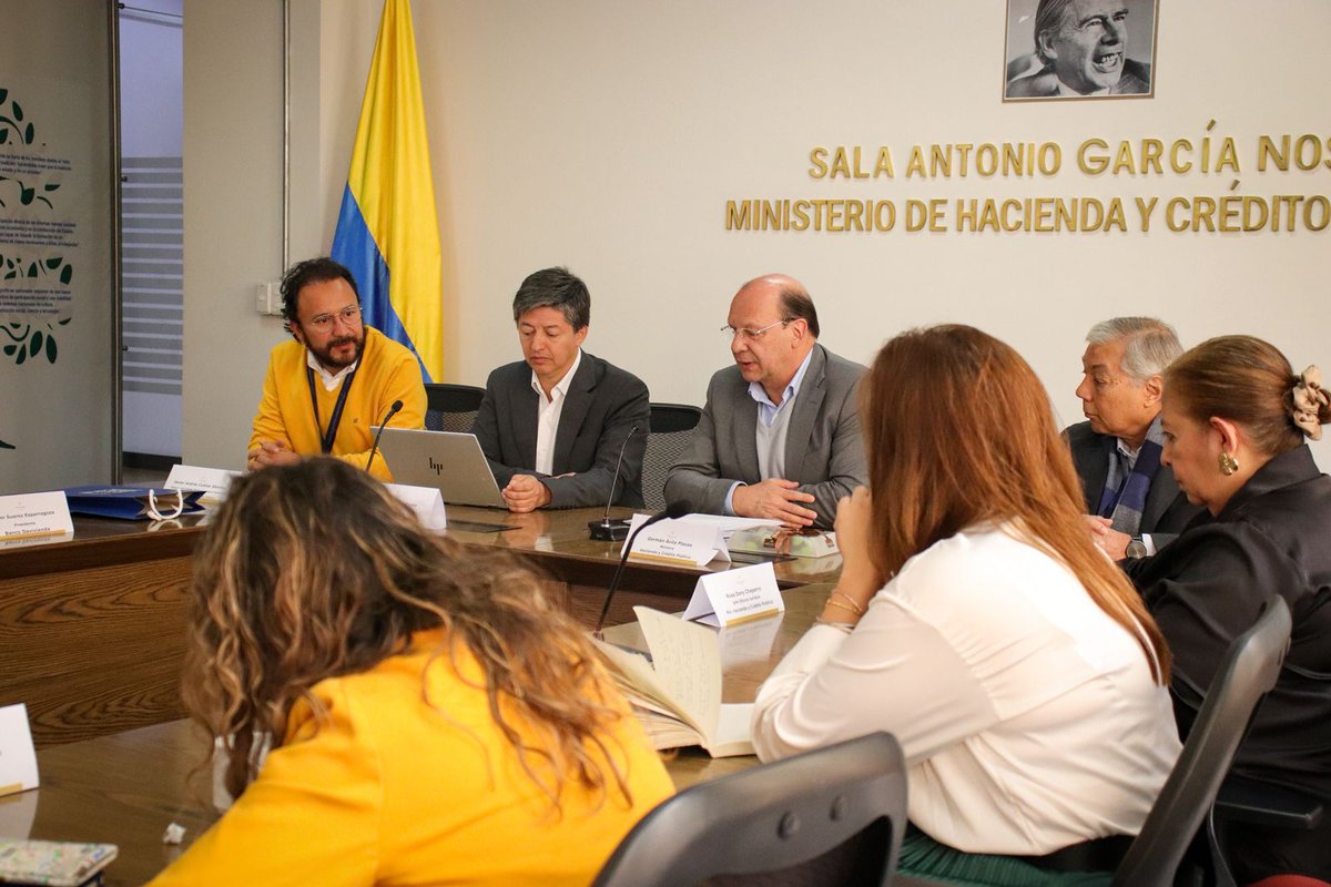 MinHacienda tweet media