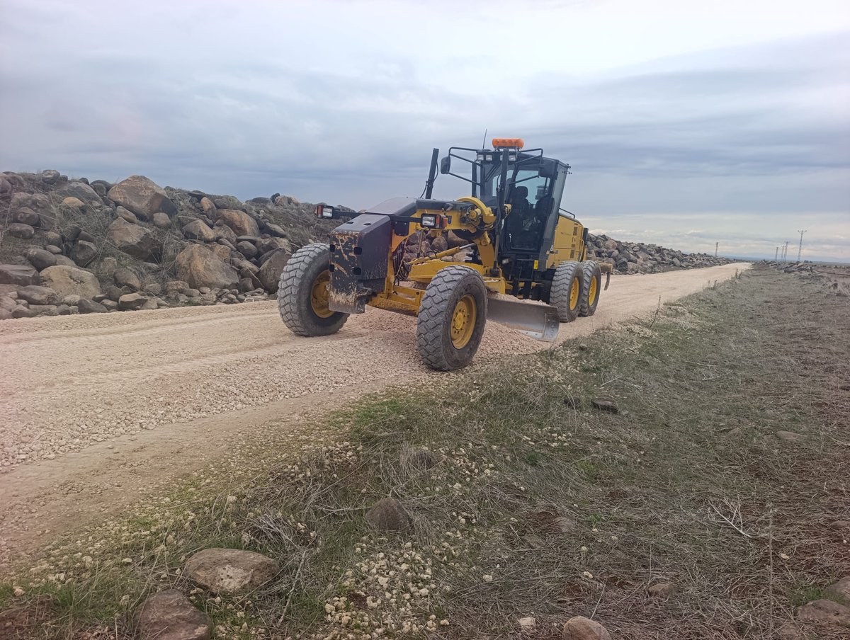 Kırsal Hizmetler Dairesi Başkanlığı olarak,

📍 Siverek ilçesi-Saraçlar-Çatak 
 güzergâhında mekanik serme ve sıkıştırma yol yapım çalışmalarımız aralıksız devam etmektedir.

🛣️ Daha güvenli yollar için sahadayız!

<a href="/sanliurfabld/">Şanlıurfa Büyükşehir 🇹🇷</a>
<a href="/MithatCanKutluc/">Mithat Can KUTLUCA</a>

#YolMedeniyettir
#KırsalYollar