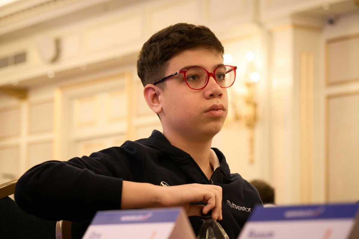 Salió el pareo de la ronda final del Aeroflot Open.
El MI Faustino Oro (2526) jugará de negras ante el joven gran maestro ruso Aleksey Grebnev (2621).
Si gana, Fausti será el gran maestro de #ajedrez más joven de la historia.
Todos a madrugar que arranca a las 6.
#VamosFausti