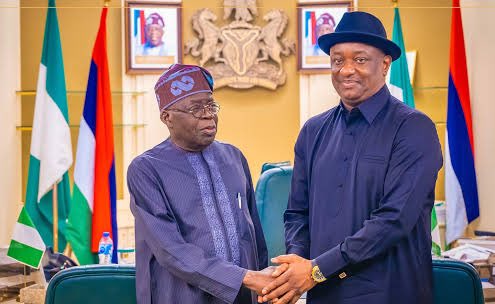 GistBlogHub's tweet photo. Tinubu Orders Aviation Minister Keyamo To Suspend FAAN’s Cashless Airport Policy After Nationwide Gridlock https://t.co/WX0E6ipaau