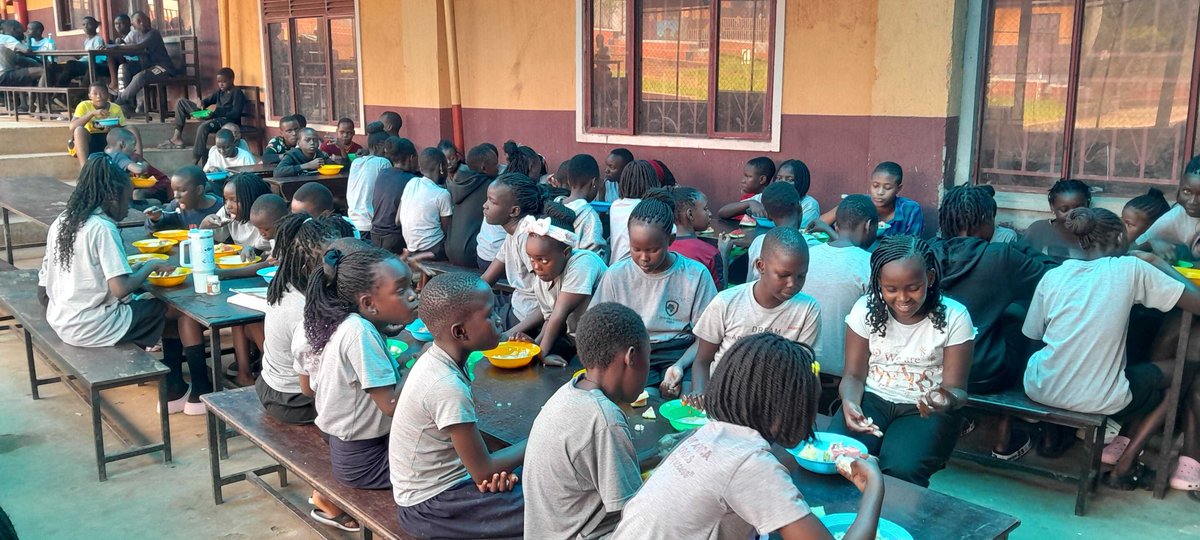 daschools's tweet photo. Today we take you inside our school #Lunchtime, a moment of nourishment &amp; bonding.

We understand that a well-fed learner is a focused learner.

𝐆𝐞𝐭 𝐢𝐧 𝐭𝐨𝐮𝐜𝐡 𝐯𝐢𝐚 𝟎𝟕𝟕𝟔 𝟖𝟖𝟖 𝟖𝟒𝟔 𝐨𝐫 𝟎𝟕𝟓𝟖 𝟖𝟎𝟑𝟔𝟕𝟖 𝐭𝐨 𝐤𝐧𝐨𝐰 𝐦𝐨𝐫𝐞!

#SchoolLife #HealthyLearners https://t.co/Piw4AMfmCW