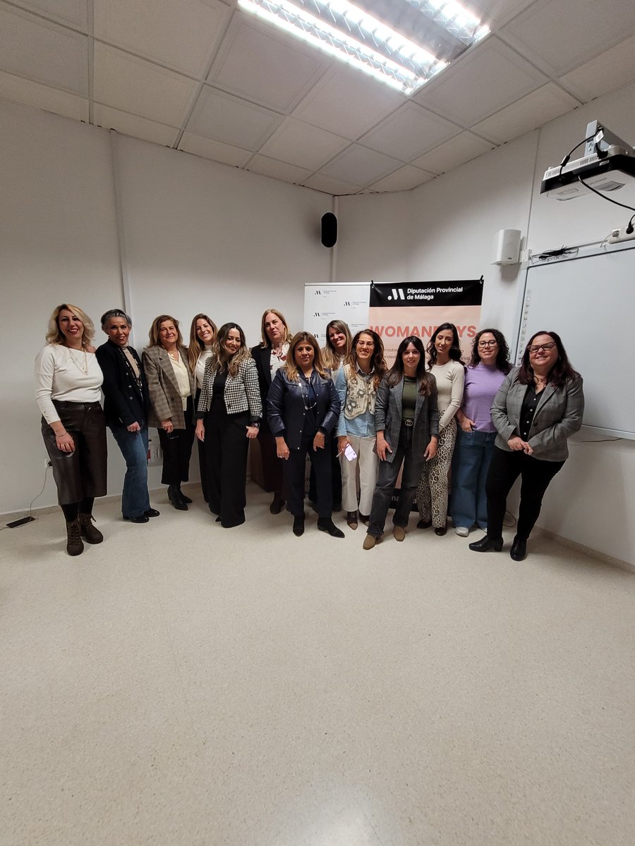 empleaMLG's tweet image. 🩷 Impulso al talento femenino en #AntequeraNueva jornada de #Womandays  ( @Amupema  + @diputacionMLG ) con formación en:

🔹 Estrategias de Crecimiento y Posicionamiento
🔹 Ventas y Presencia Digital.
Seguimos apoyando el emprendimiento femenino como motor de desarrollo.
