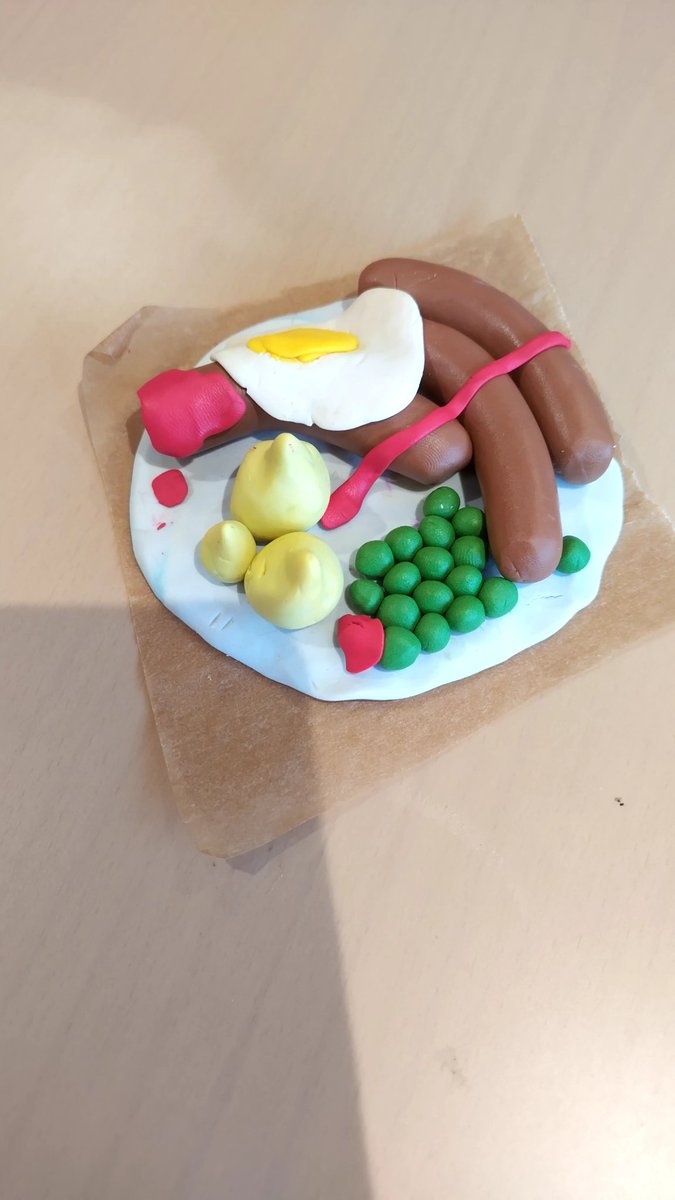 CentreDeacon's tweet photo. We made dinner today! #creative #clay #crafts https://t.co/daOuf84RY8